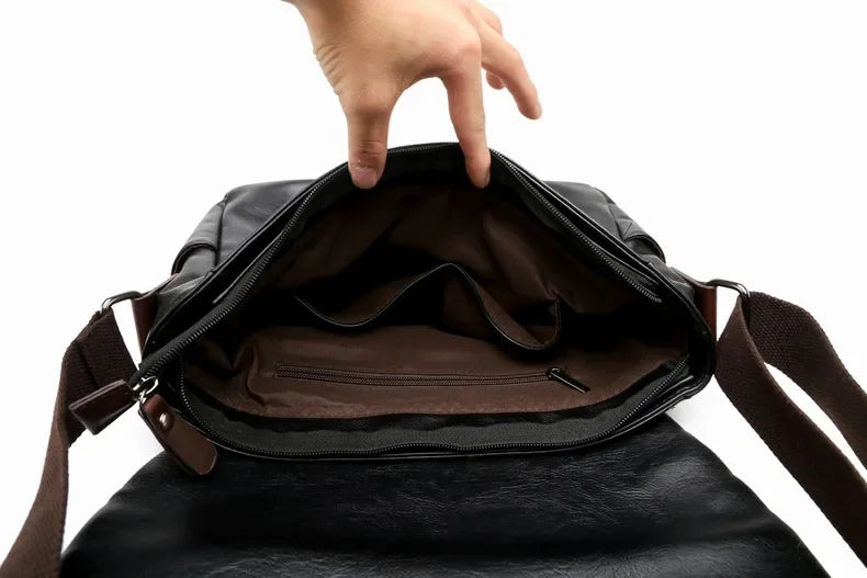 Bolsa Carteiro Masculina em Couro Legítimo